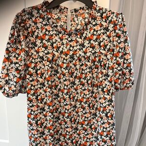 Women’s Floral Blouse SZ Large SHEIN Beautiful pattern, Puff sleeves button